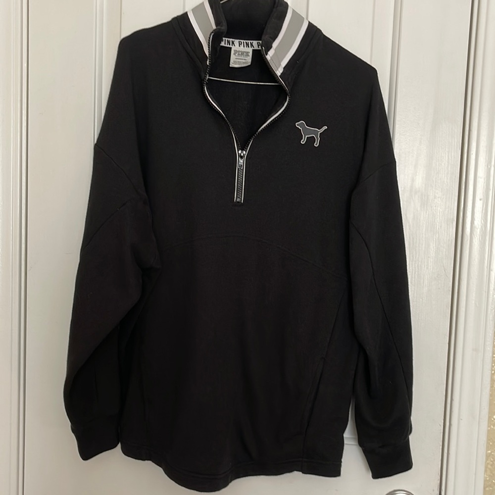 Pink 💖 Black with white pull over. Size small in great condition.